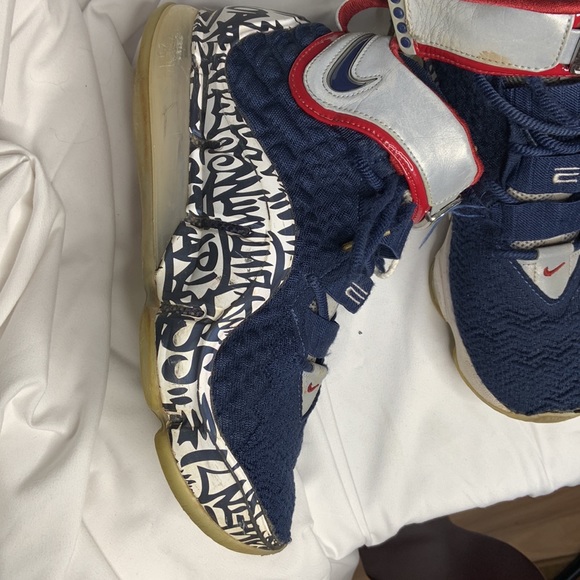 LeBron 17 Graffiti Cold Blue size 8 men’s - Picture 3 of 7